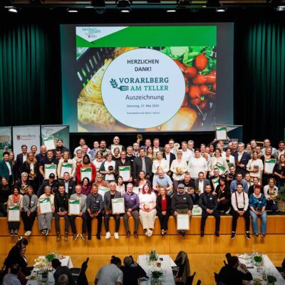 Gruppenbild-Vorarlberg-am-Teller-Auszeichnung-2025-–-©-Land-Vorarlberg-Bernd-Hofmeister.