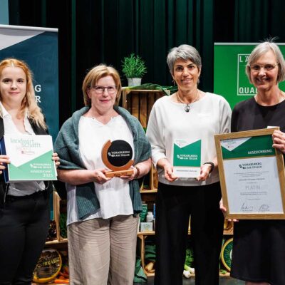 Vorarlberg-am-Teller-Auszeichnung-2025-–-Gruppenbild-miteinander-fuereinander-Andelsbuch-©-Land-Vorarlberg-Bernd-Hofmeister
